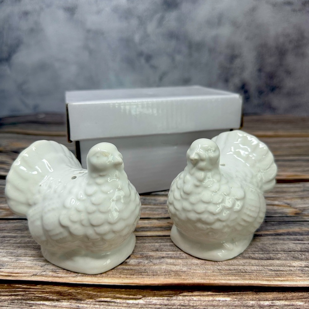Ceramic white turkey salt and pepper shaker excellent condition NIB​